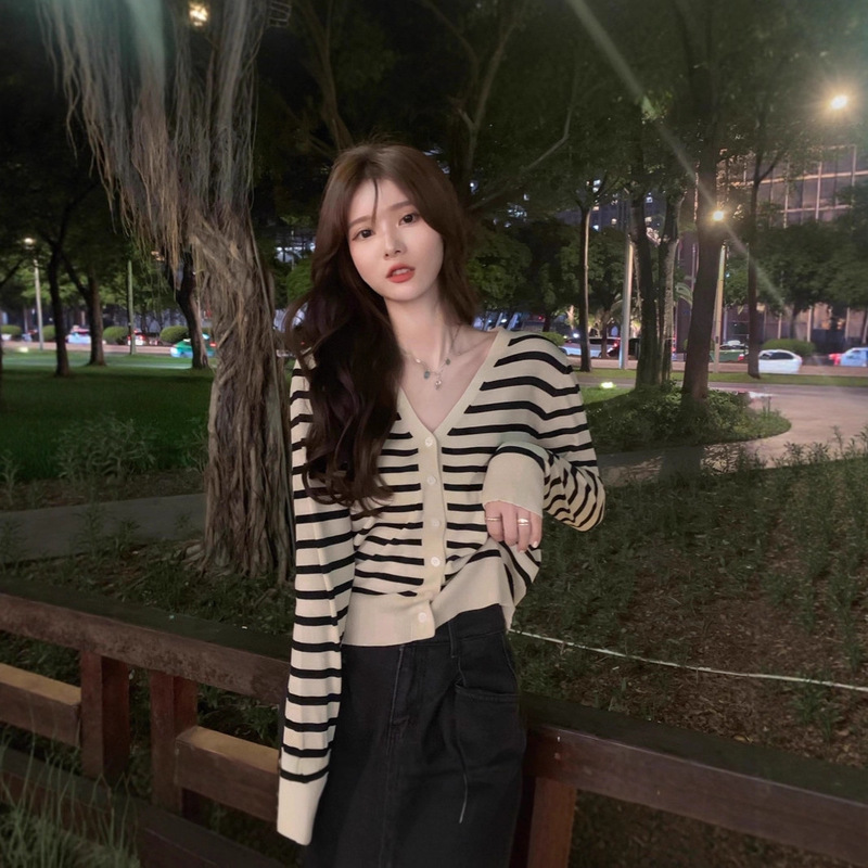 Plus Size Fat Girl V Neck Stripesd Knitted Cardigan Women's Spring, Autumn and Winter New Loose Outwear Long-Sleeved Gentle Style Top Plus Size Fat Girl V Neck Stripesd Knitted Cardigan Women's Spring, Autumn and Winter New Loose Outwear Long-Sleeved Gentle Style Top