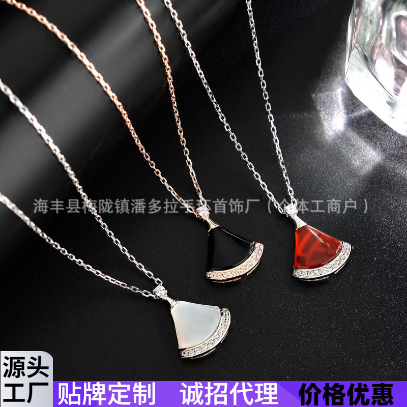 Baojia S925 sterling silver small skirt necklace women's light luxury niche clavicle chain gold fritillary pendant a generation of hair