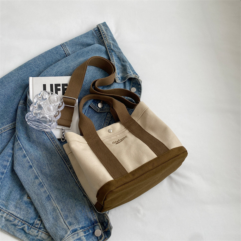 Bolso de hombro para mujer de nicho nuevo para otoño 2023, estilo coreano de internet, bolso de lona casual de mano, bandolera versátil para estudiantes