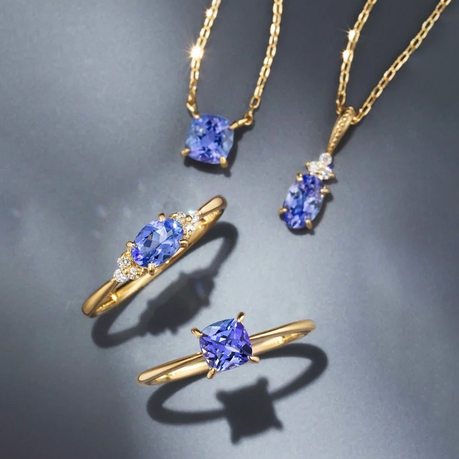 Artificial sapphire royal gemstone