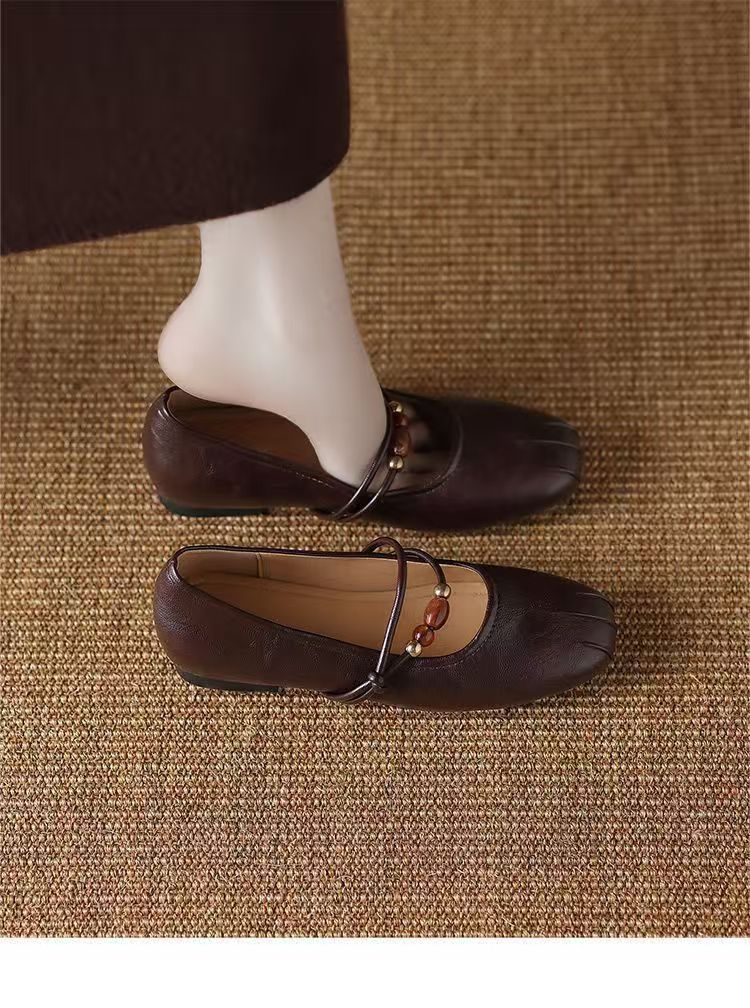 Zapatos franceses retrógrados superficiales para mujeres primavera y verano de 2026 nuevos zapatos de estilo cuadrado de moda versátil aumentando la altura interior de los zapatos marizhen