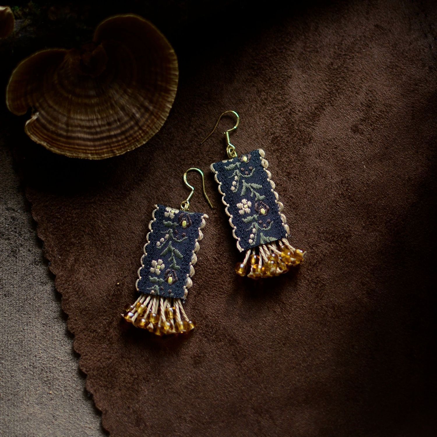 Morino Small Flower Earrings Amber Tone Retro Earrings Ethnic Style Autumn and Winter Versatile Earrings