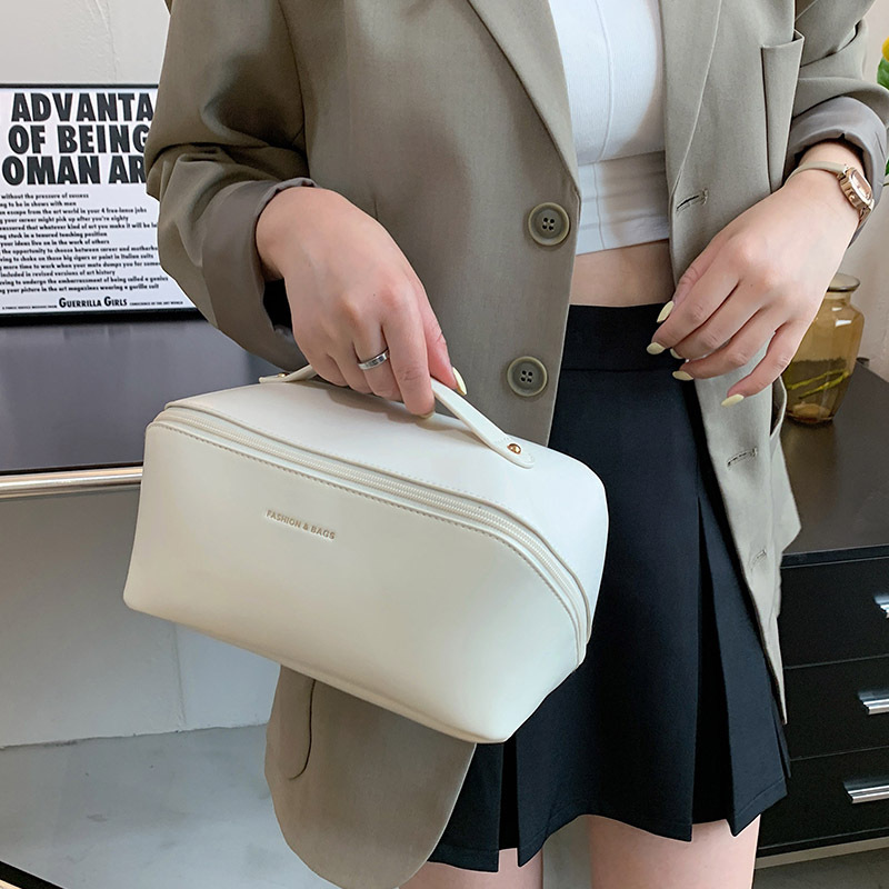 Large Capacity Internet celebrity soft leather cosmetic bag portable portable cosmetic bag student portable storage bag super hot wash bag fashion