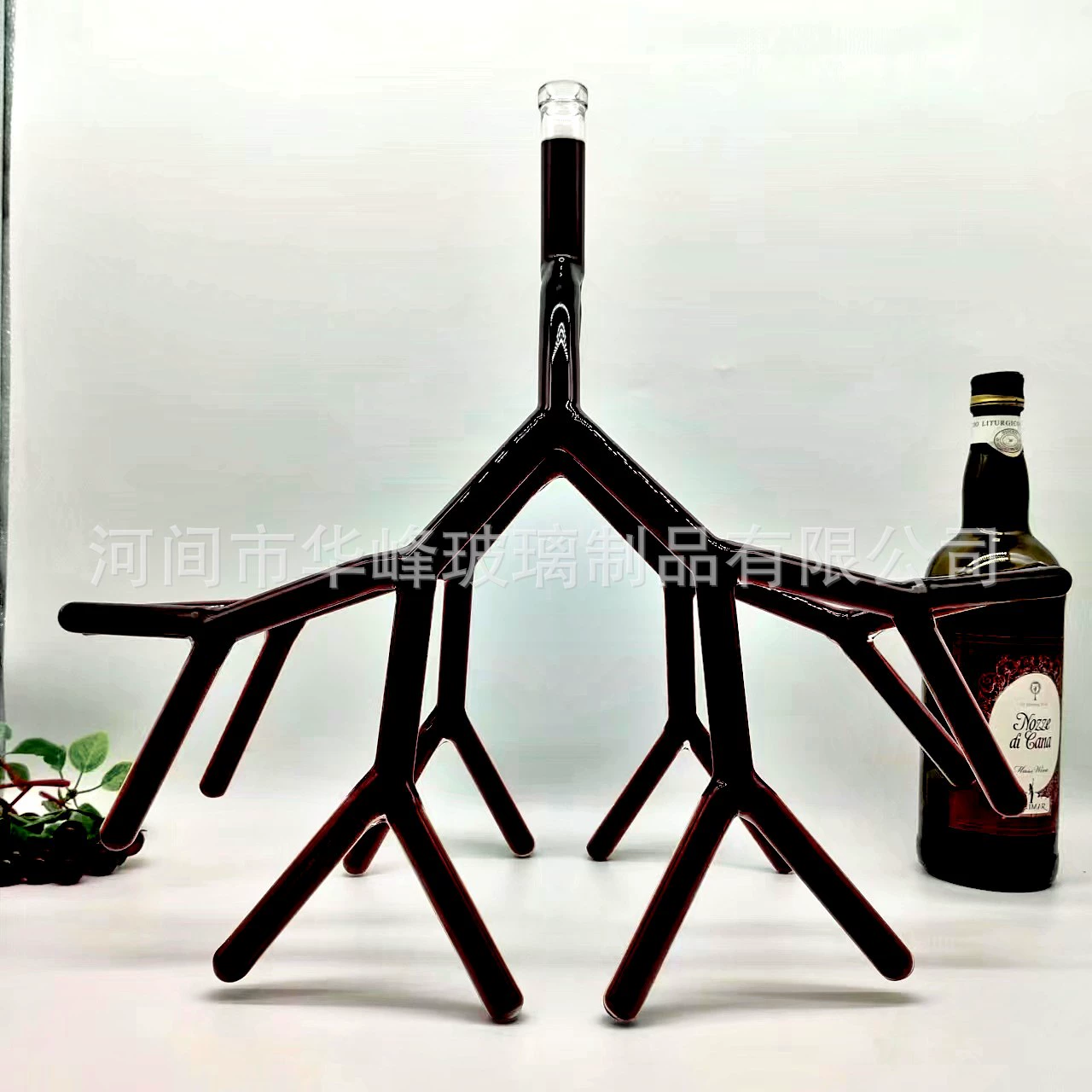 Glass wine decanter for whiskey