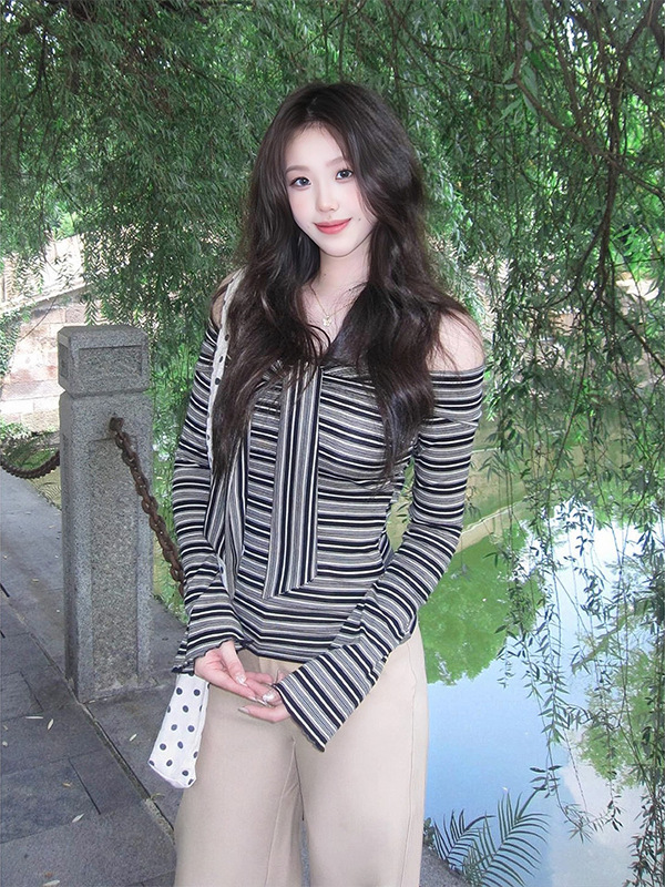 韩系辣妹穿搭一字肩条纹t恤女早秋喇叭袖露肩绑带巨好看的小上衣|undefined