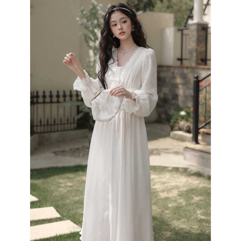 French Retro Style Runaway Princess Dress with a Design Featuring Lace Patchwork, Elegant Hooded V-Neck, and a Waist-Cinching Long Dress French Retro Style Runaway Princess Dress with a Design Featuring Lace Patchwork, Elegant Hooded V-Neck, and a Waist-Cinching Long Dress