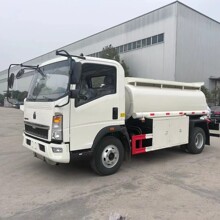 出口5吨油罐车工厂直销 重汽豪沃液罐车 流动加油车 5000L运油车