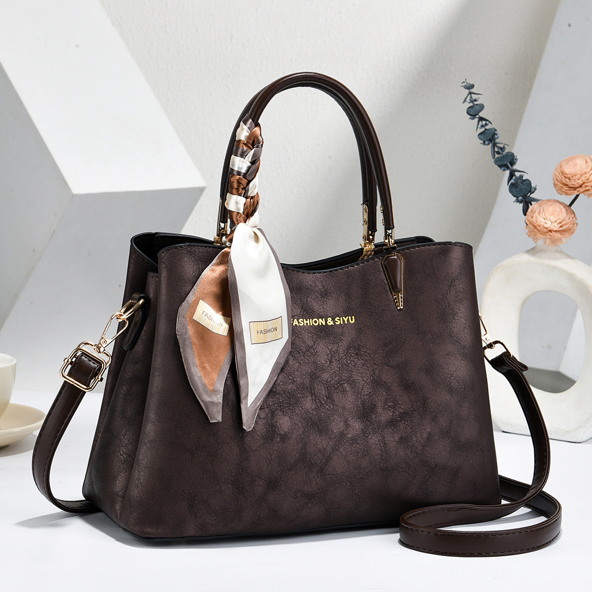 2026 nueva tendencia de madres de mediana edad bolsas de mano de estilo nacional de gran capacidad para viajar bolsas de hombro al por mayor