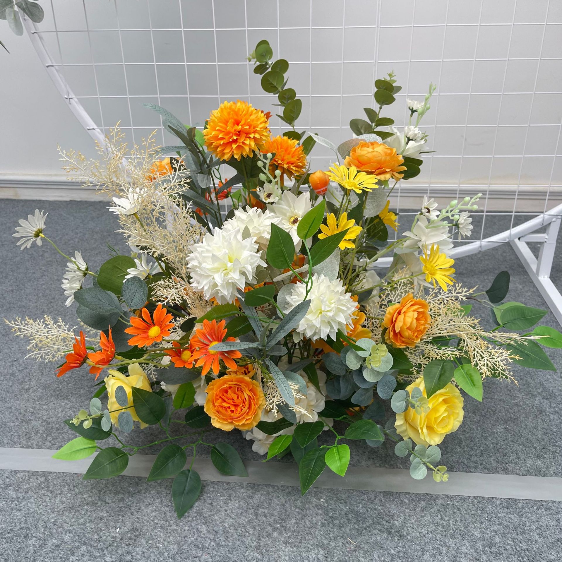 El comercio exterior de la boda flor artificial piso de la boda flor de seda apoyos de la flor de eucalipto flor artificial fila accesorios de la boda floral