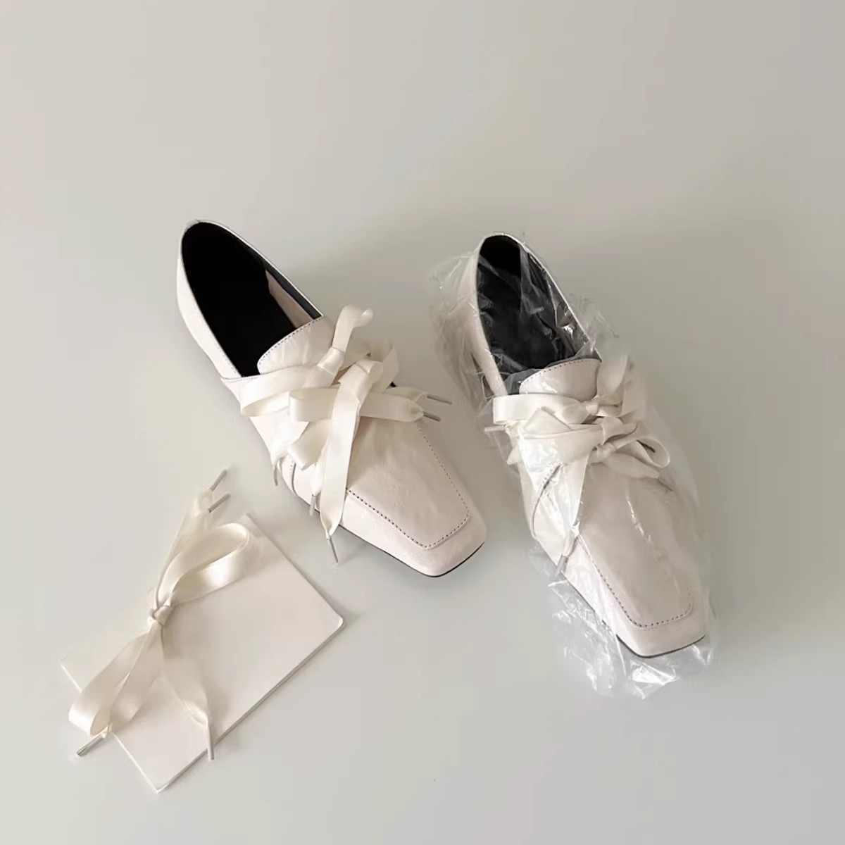 Leather retro shoes English style with shoelaces