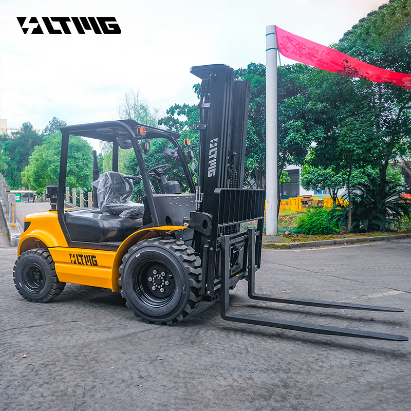 越野叉车四驱3吨一体式 内燃式柴油四轮建筑工地液压多功能搬运车