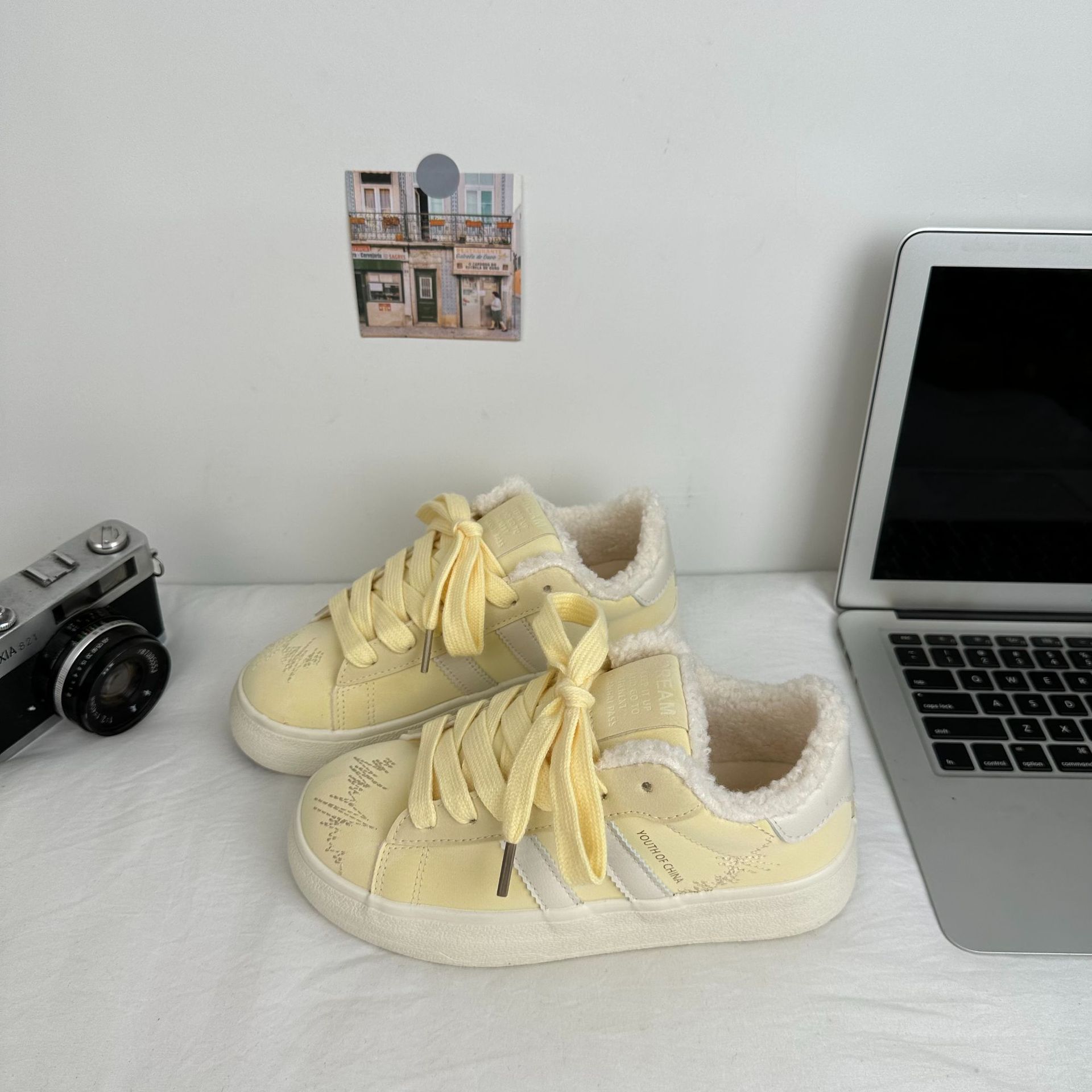 Onda lejana más zapatos de terciopelo zapatos casuales de mujer 2024 invierno nuevo estilo todo-fósforo ins nicho cálido ropa exterior zapatos de algodón cabello