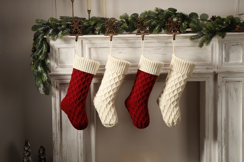 gift dcorativ itms, hom wall dcorations, candy bags, Christmas hanging socks, diamond shapd dottd lin, larg_voghion.com