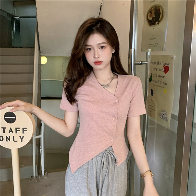 Горячая Девушка Дизайн ниша нерегулярная короткая футболка Женская Лето 2023 Новый приталенный Приталенный топ с короткими рукавами модный