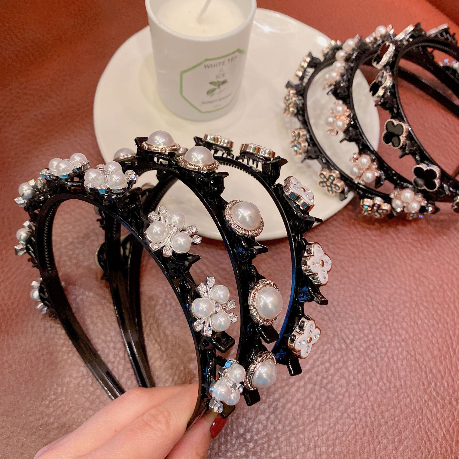 Fashion Flower Pearl Resin Headband display picture 4