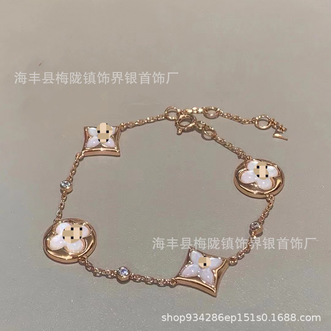 Donkey Familyの新作高級版四つ葉のクローバー五花ブレスレット、女性用18金メッキ、オールドフラワーパウダーシェルネックレス、アマゾナイトイヤリング