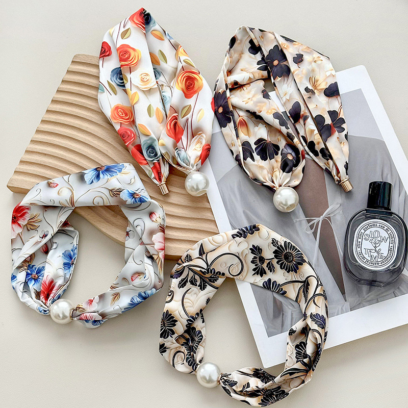 Bufandas de seda para mujeres 2025 nueva alta sensación de decoración bufandas de cuello collar de perlas cadena clavícula bufandas de seda de absorción al por mayor