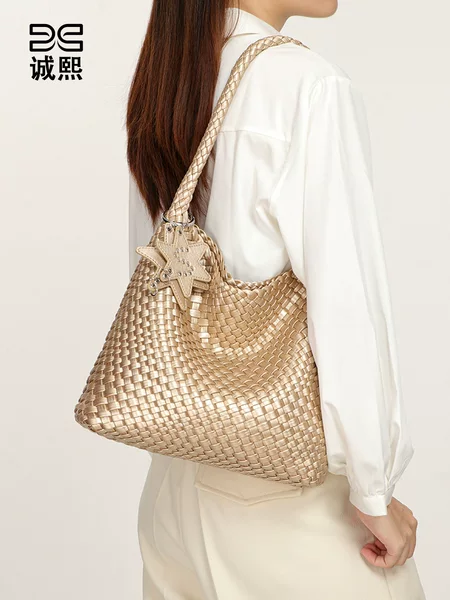 This year's popular gun gun shoulder armpit bag fashion hand-woven women's bag trend simple portable vegetable basket mother bag