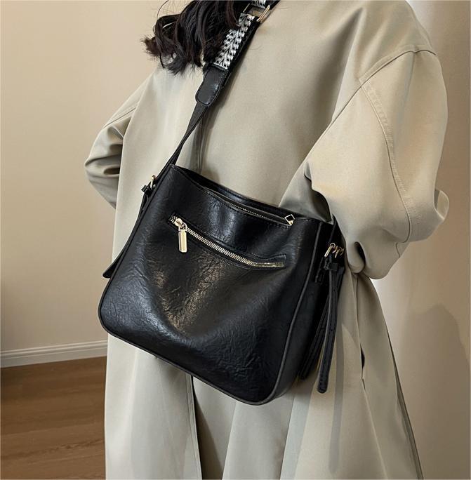 Bolsa de moda de alta calidad para mujeres 2023 nuevo invierno retro versátil cubo bolsa estilo coreano nicho bolso de hombro