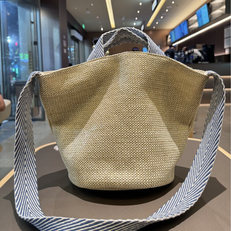 2025 New Casual Straw Bag Striped Handwoven Bag Shoulder Bag Beach Vacation Tote Straw Bag
