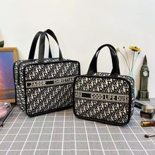 新款网红ins大容量千鸟格化妆包韩版R字母时尚便携收纳包妈咪包