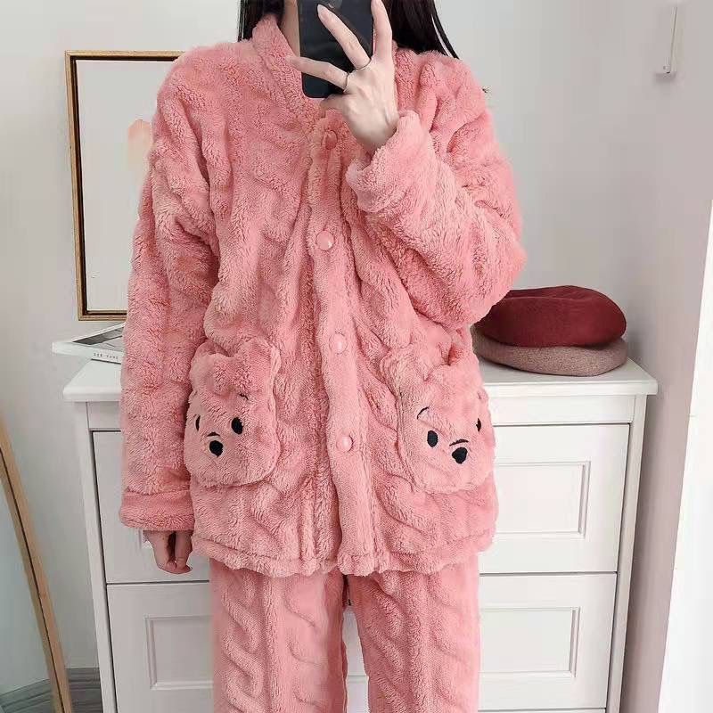 Pijamas al por mayor transfronterizos de invierno de franela de dibujos animados lindos calentadores y gruesos con un conjunto de ropa para el hogar