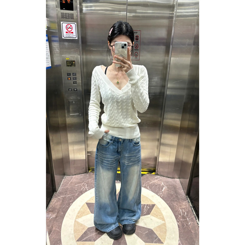 白色纯欲修身领长袖针织衫女春季设计感软糯麻花内搭打底衫上衣|undefined