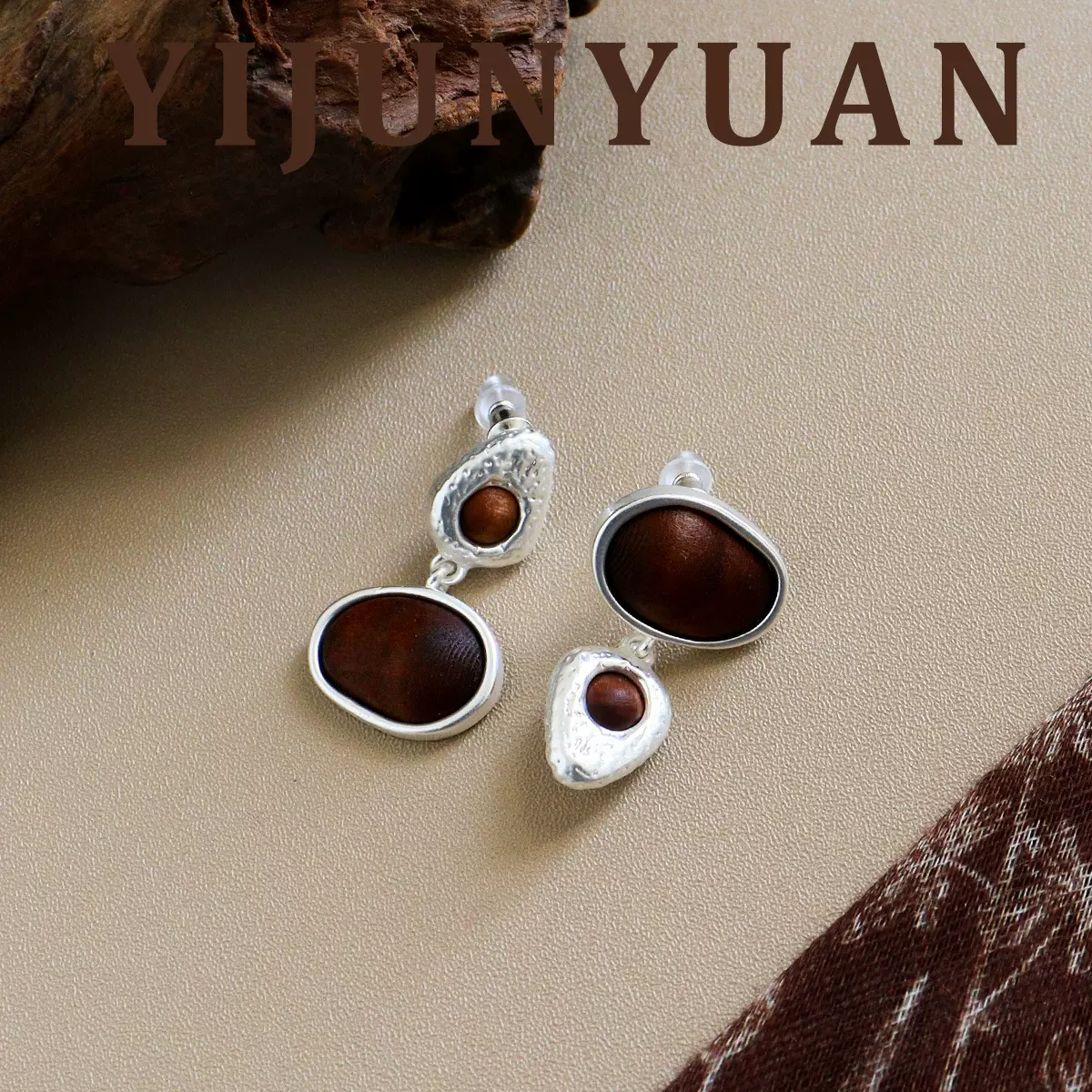 秋冬新款复古美拉德不对称水滴木质耳环耳饰轻奢高级感银针耳坠女