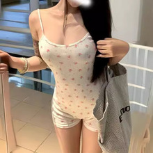 辣妹碎花吊带连体裤夏女2024新款别致高级感超好看时尚独特连衣裤