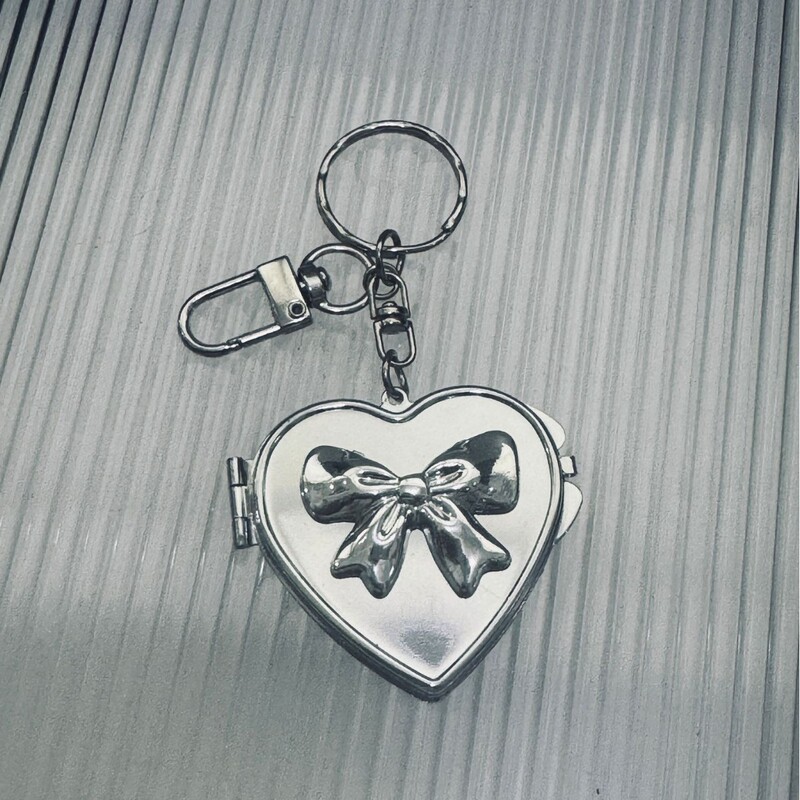South Korea Ins Niche High-end Love Mirror Chain Hanger Bag Pendant Women's Mirror Car Keychain Makeup Repair