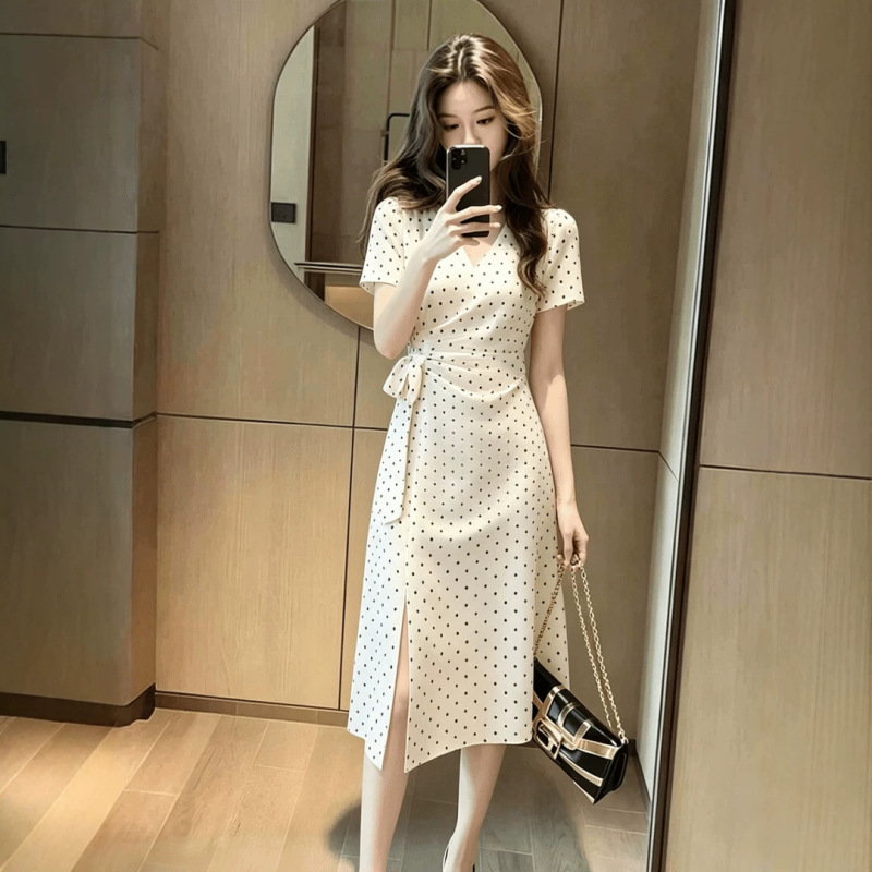 French-Style Elegant Polka Dot Short-Sleeve Dress for Women, Summer 2026 New Hot-Selling Model, Stunningly Beautiful, Waist-Cinching Long Dress