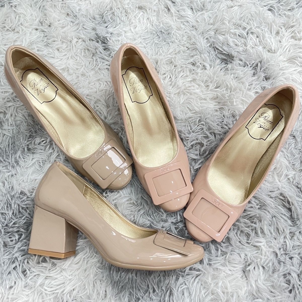 Color desnudo francés cuadrado botón lacado zapatos de piel única versátil primavera 2026 nuevo estilo pequeño viento ligero tacones gruesos zapatos de viaje altos