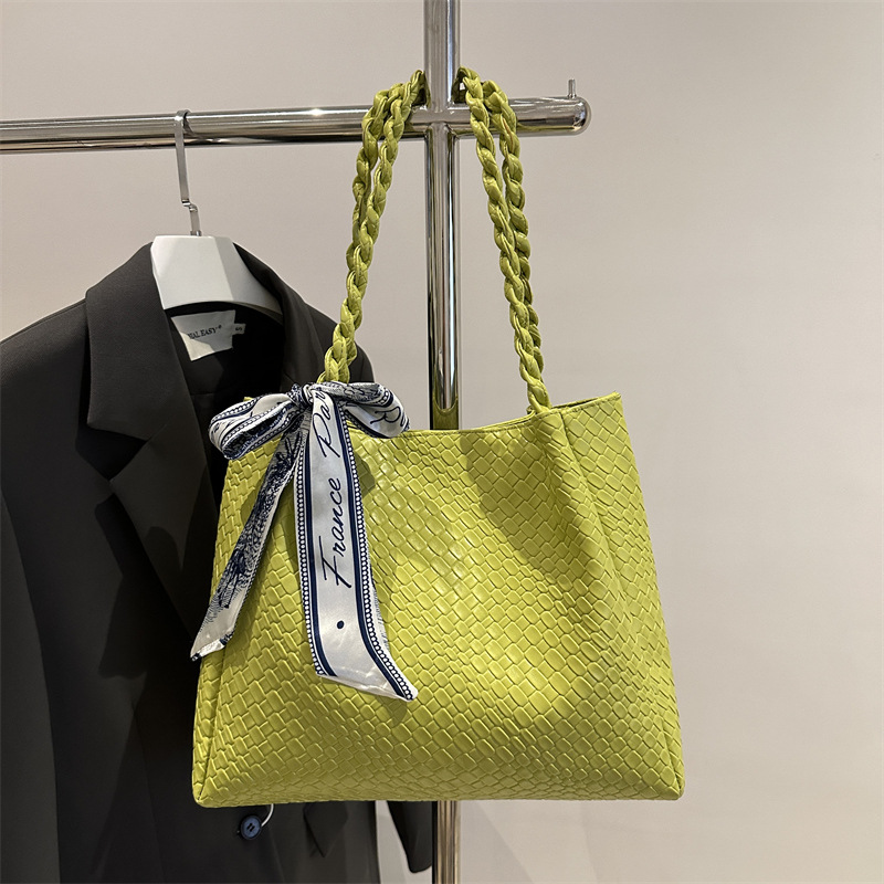 Bolsos de alta capacidad de mujeres rojas de alta calidad, mochila de textura de moda, bolsas de viaje populares, primavera y verano 2025.