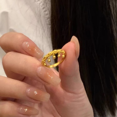 赤い本の同じ金の砂の金色の指輪の小さいボールの流蘇の小さい大衆のファッションの指の指輪のリングは親友の贈り物を送ります。