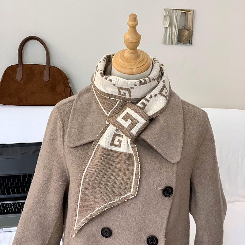 Bufandas de invierno para mujeres nuevas rayas clásicas en blanco y negro versátiles coreanas de decoración de cuello perezoso temperamento bufandas de cuello