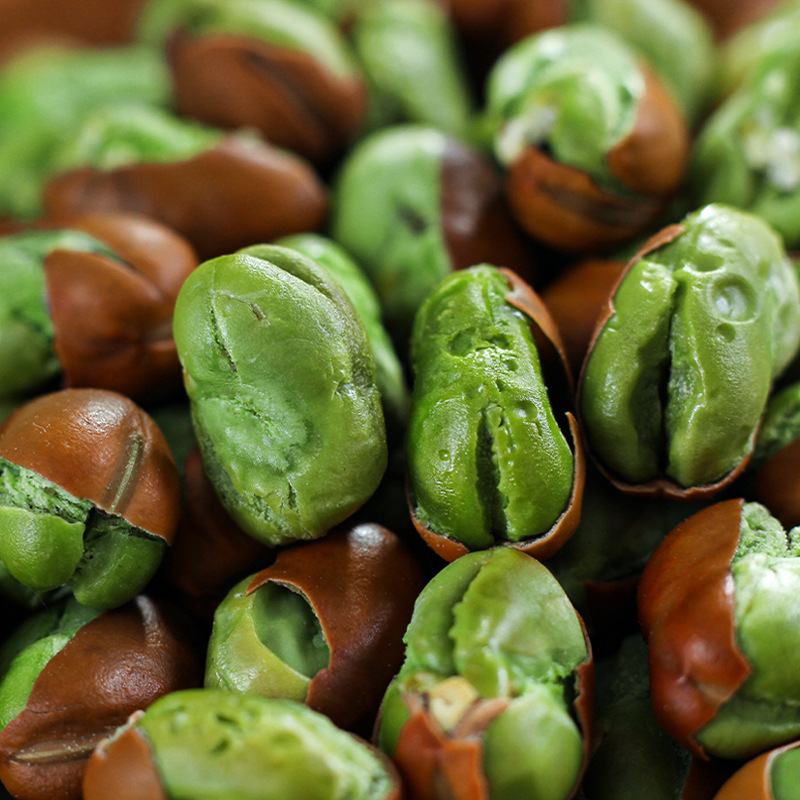 A disposable package of Baoshan green-core small broad beans from Yunnan, original flavor green-core broad bean snacks with shells, dried nuts