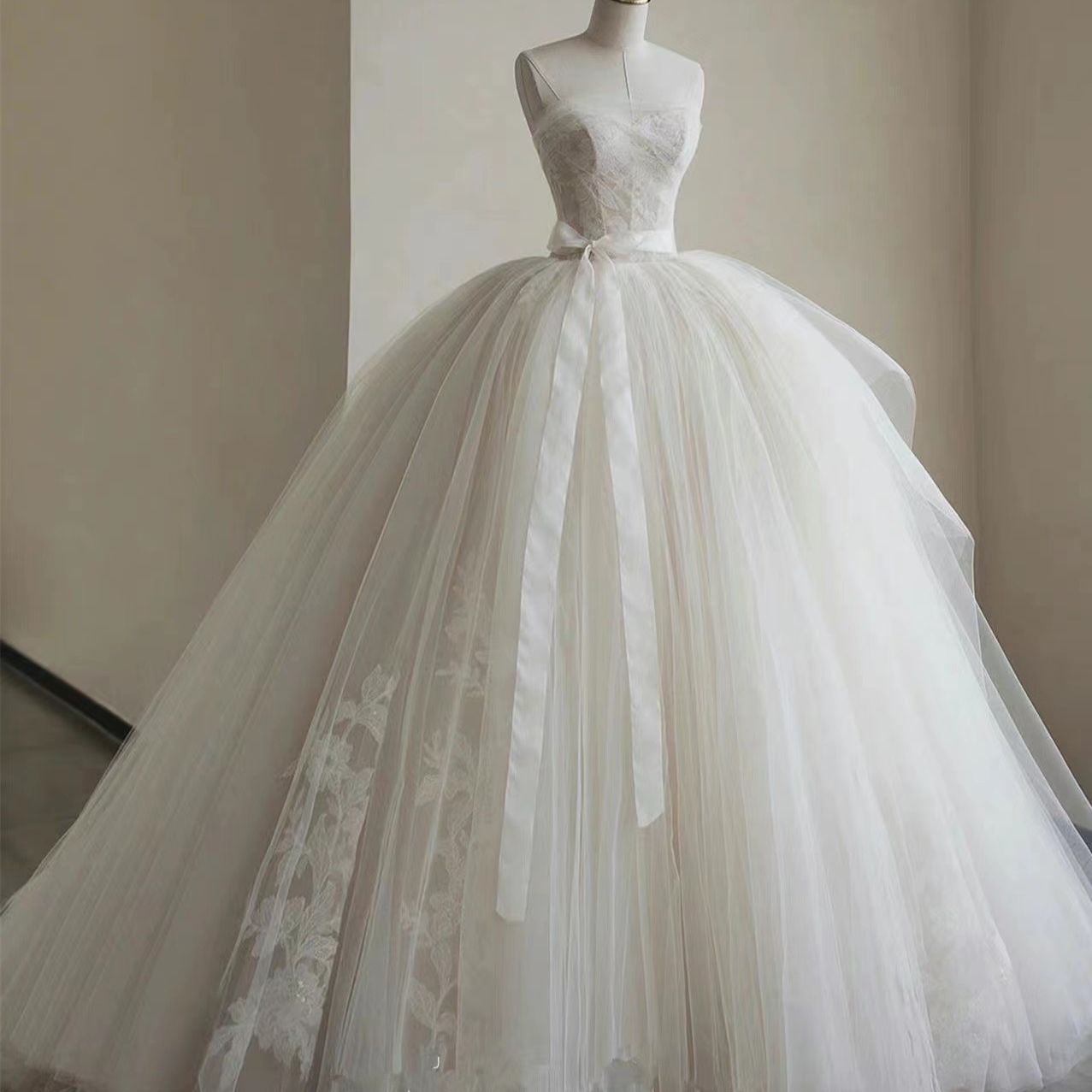 Elegant retro tube top for bride
