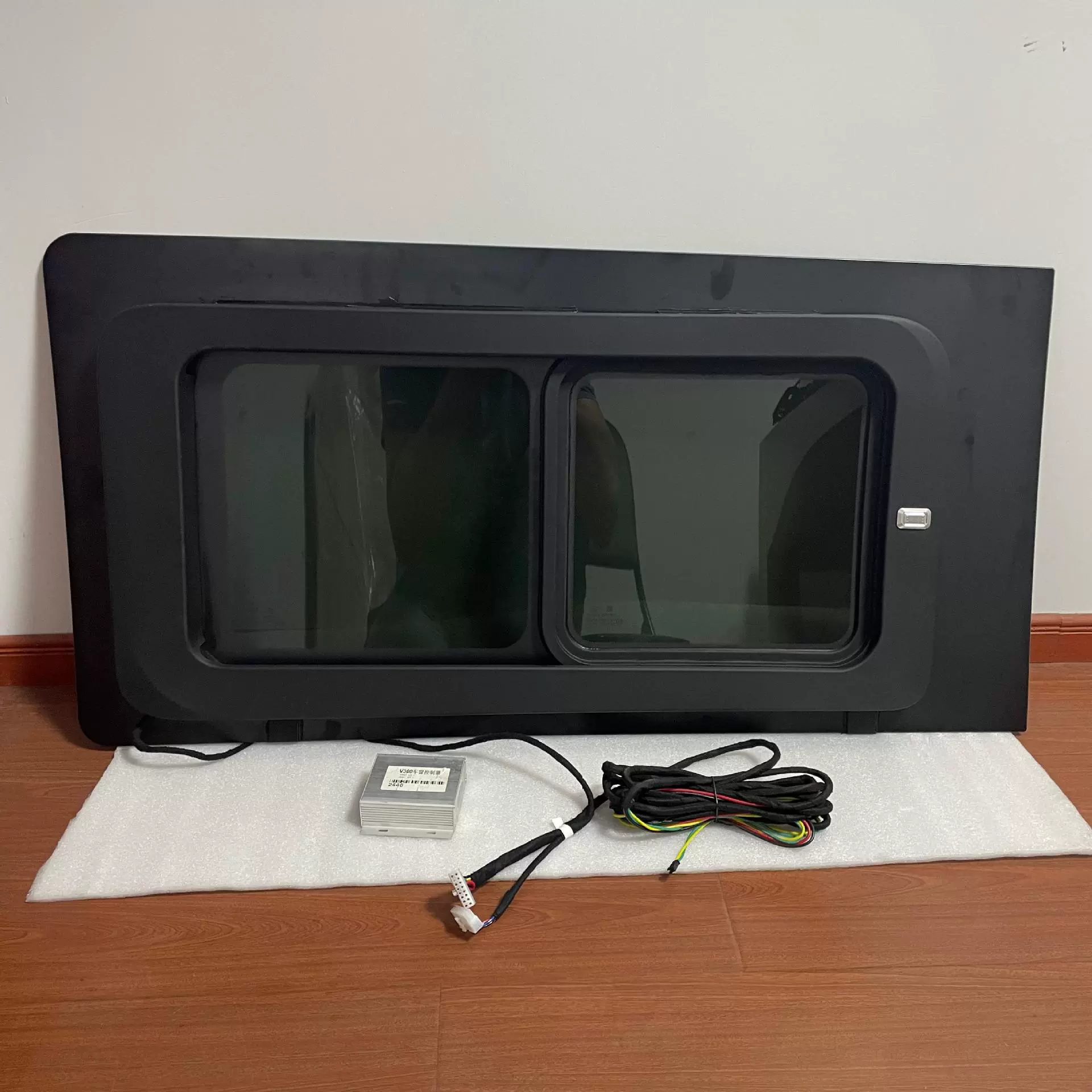 Электрическое стекло средней двери Mercedes-Benz Business Car V260/V300/Vito