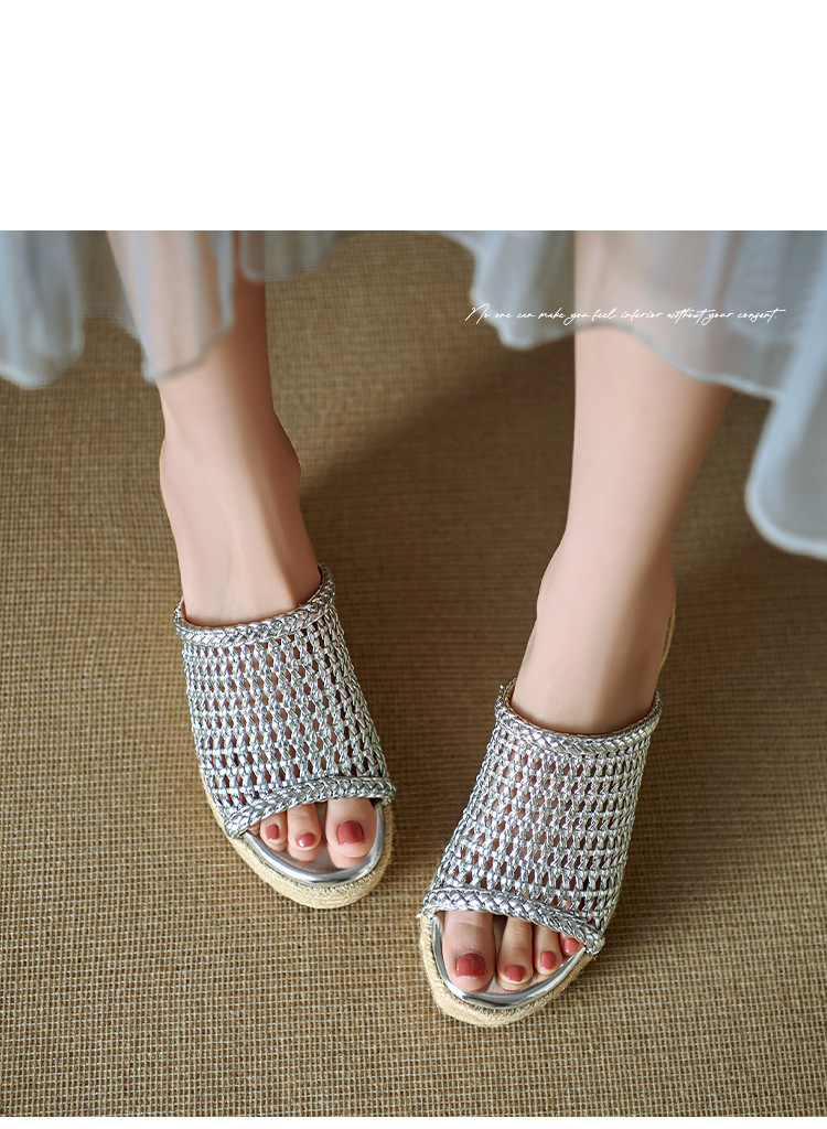 Dép sandal nữ quai chữ V đan rỗng, đế xuồng cao gót, mũi hở kiểu cá sấu — màu vàng, bạc chi tiết 13