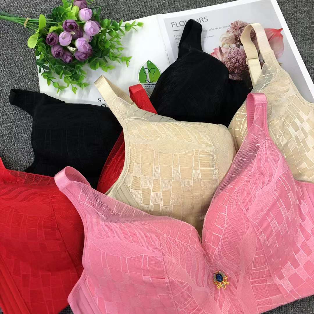 Nueva colección de cuatro pechos ajustable push-up pecho cómodo sin costuras inalámbrico superior delgada inferior ropa interior gruesa sujetador de las mujeres