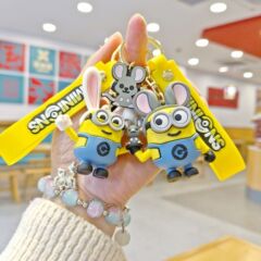 クロスボーダー漫画かわいい干支ミニオンキーホルダーカップルバッグ車のキーチェーンペンダント人形マシン
