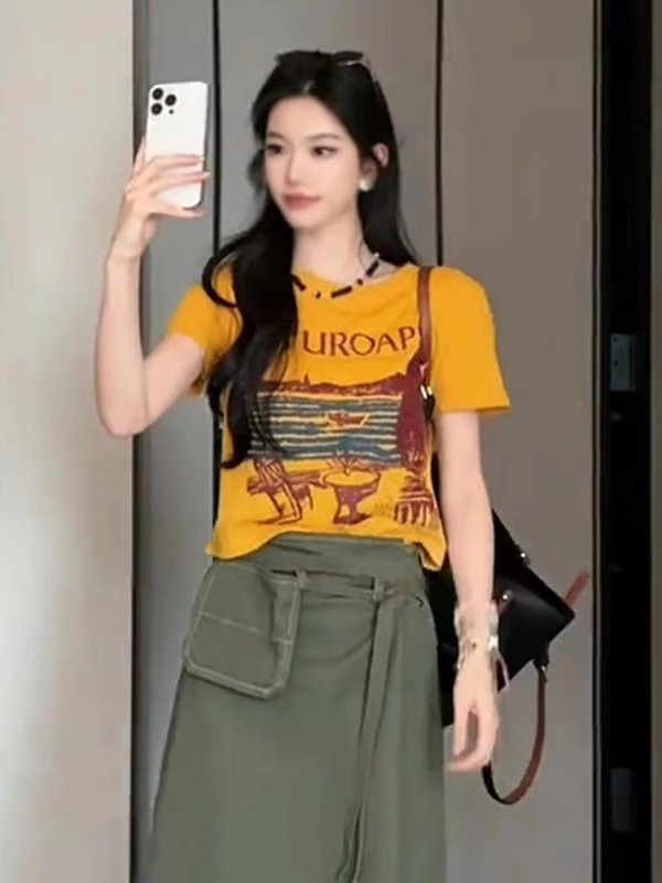 オレンジプリントラウンドネックショルダー半袖Tシャツ女性用2025夏の新しいファッション年齢を減らすルーズスリミングトップ|undefined