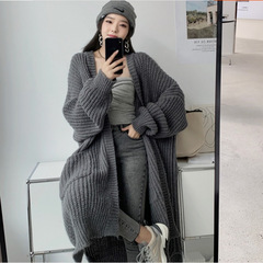 日韓の怠惰な風潮の中の長いタイプは膝のセーターのコートの女性を過ぎてゆったりとしています。