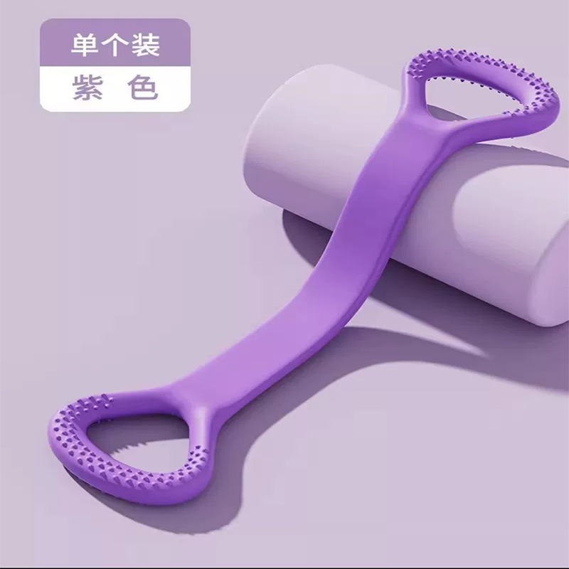8字のラリーの女性は背中を開けて肩を練習します。|undefined