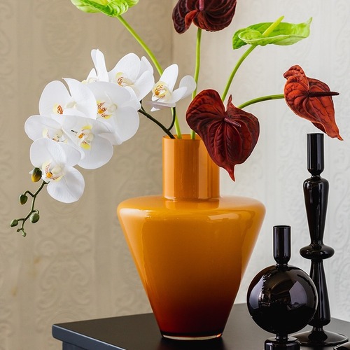 Mid-century American retro caramel-colored inverted triangle glass large vase luxury home sample room dining table decoration