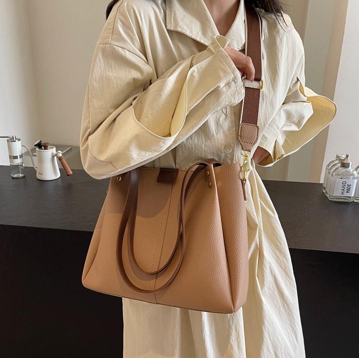 Bolsas de gran capacidad de explosión transfronteriza para mujeres 2025, nuevas bolsas de mochila versátiles, bolsas de cubo casuales simples.