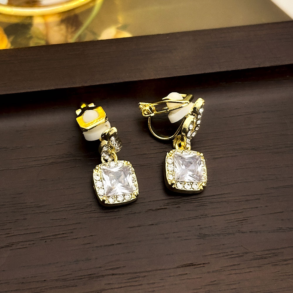 Pinza de oreja de circón de diamantes de lujo ligero francés sin orejas perforadas sin dolor pendientes de todo fósforo de alta calidad accesorios de oreja de moda coreana mujeres