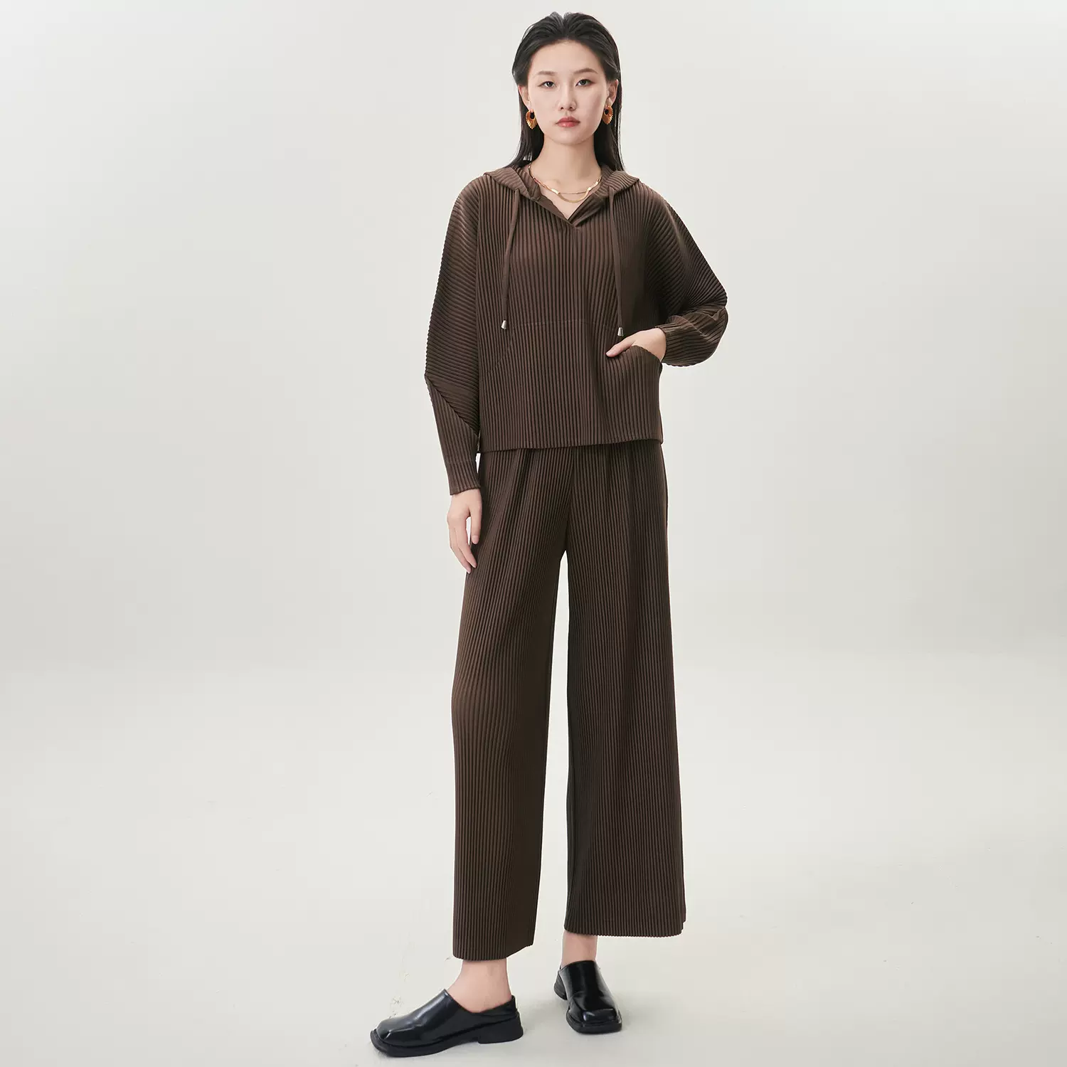 女装套装高级感秋冬新款连帽卫衣宽松休闲直筒裤百搭三宅两件套潮