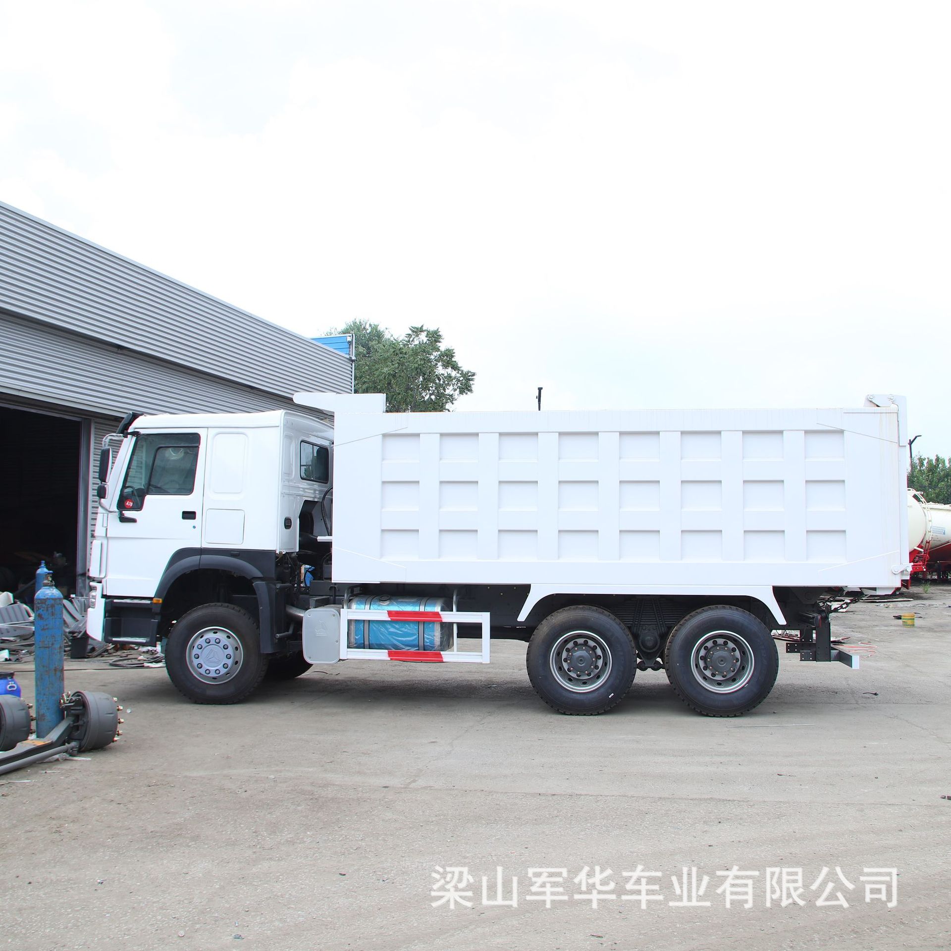 Export model: Sinotruk HOWO 6x4 dump truck, HOWO/dump truck, 375 horsepower sand and gravel transport vehicle