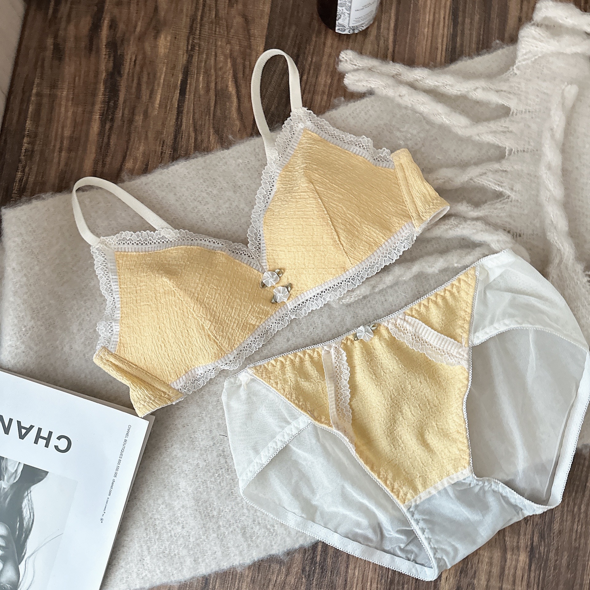 Ropa interior de encaje ligero para niña reunida sin anillo de acero, copa fija, recolección lateral de leche auxiliar, sujetador de soporte superior anti-caída